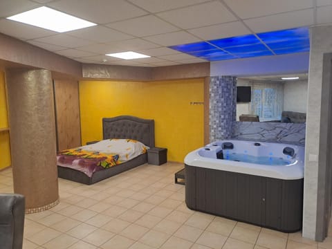 Jacuzzi Apartament Old town Free parking Apartment in Klaipėda