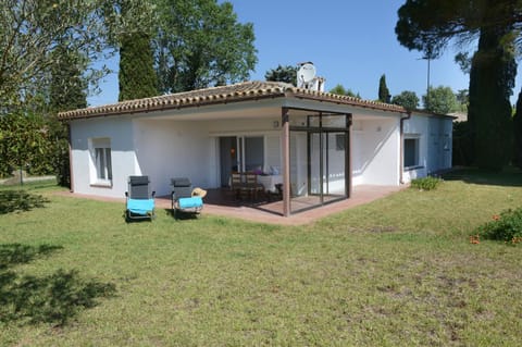 Property building, Facade/entrance, Garden