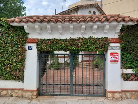 Property building, Facade/entrance, Day, Street view