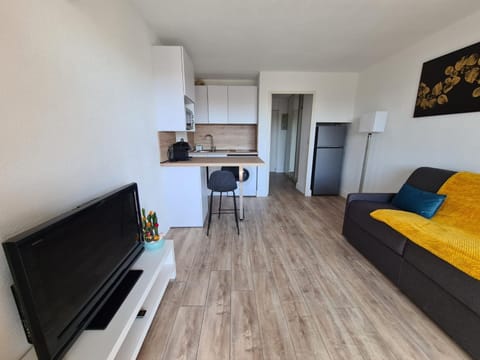 Coffee/tea facilities, Beach, Supermarket/grocery shop, washing machine