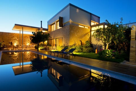 Area and facilities, Swimming pool