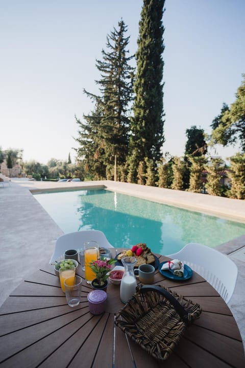 Food, Swimming pool