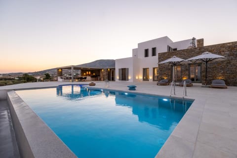Golden Bay luxury villas and suites Apartment hotel in Paros, Greece