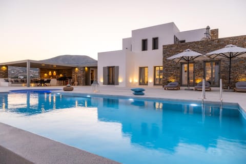 Golden Bay luxury villas and suites Apartment hotel in Paros, Greece