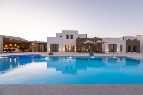 Golden Bay luxury villas and suites Apartment hotel in Paros, Greece