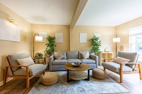 Living room, Seating area