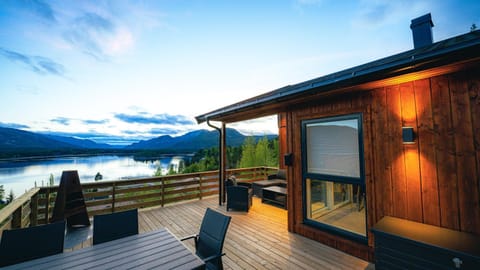 Balcony/Terrace, Lake view, Mountain view
