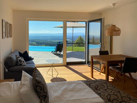Bed, Photo of the whole room, Swimming pool
