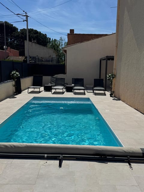 Patio, Pool view, Swimming pool, sunbed