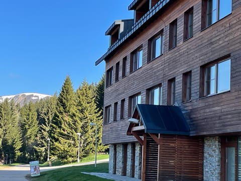 Property building, Facade/entrance, Natural landscape, Mountain view