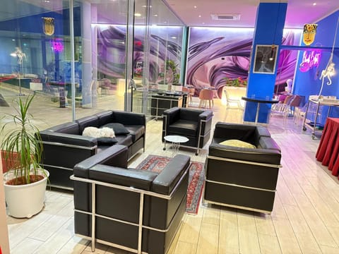 Living room, Lounge or bar