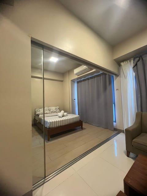 Bedroom, towels