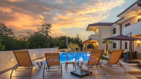Patio, Balcony/Terrace, Swimming pool, Swimming pool, Sunset