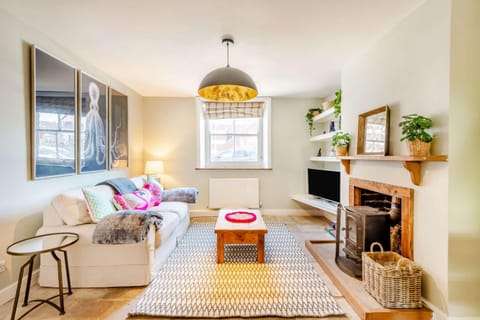 Passiflora Cottage Close to Swanage Beach and Town Sleeps 7 House in Swanage