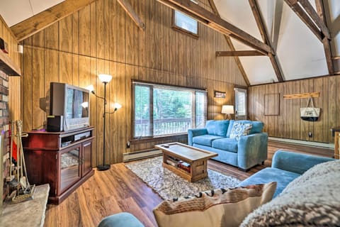 Game Room and Fire Pit Tree-Lined Pocono Lake Cabin Cabin in Coolbaugh Township