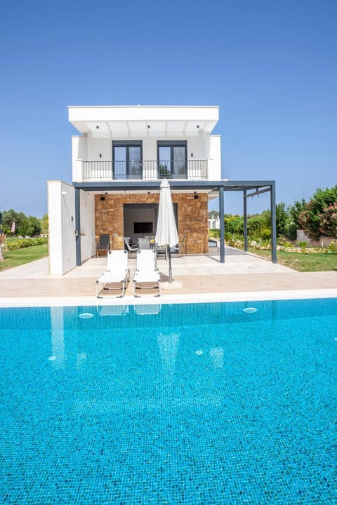 Property building, Pool view, sunbed