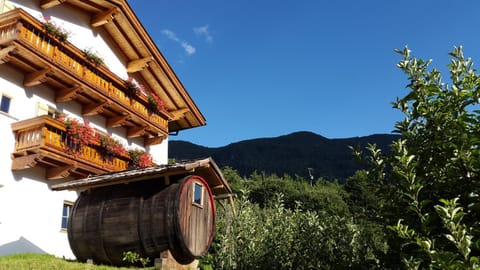 Facade/entrance, Bird's eye view