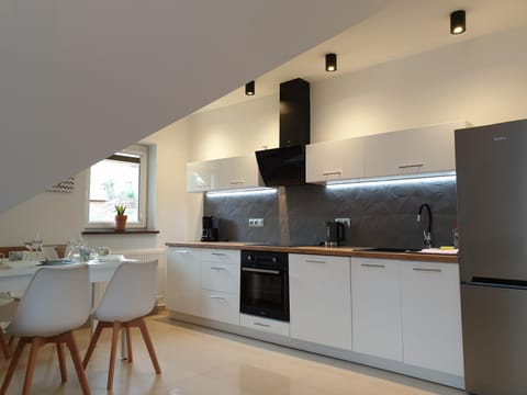 Kitchen or kitchenette, Living room, Dining area, dishwasher, pet friendly, stove, toaster, kitchen