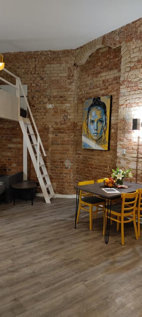Bed, Dining area