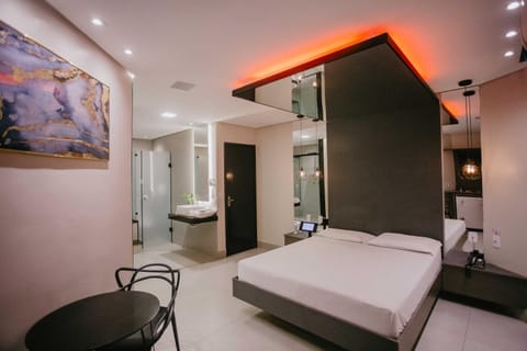 Bed, TV and multimedia, Photo of the whole room, Bedroom
