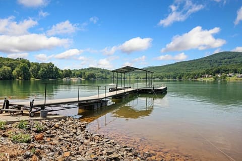 Roses Casa Del Largo Roses Lakehouse House in Chatuge Lake