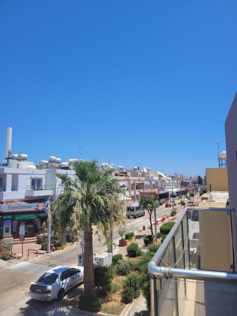 Neighbourhood, Balcony/Terrace, City view