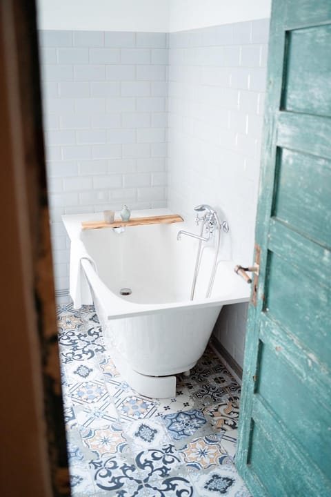 Bathroom, Bath