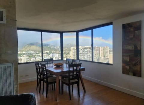 Dining area, City view