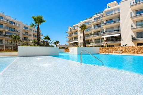 Property building, Day, Swimming pool