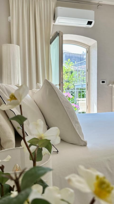 Bed, Balcony/Terrace, Photo of the whole room, Bedroom, air conditioner