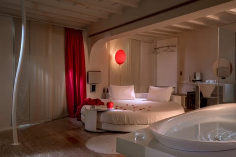 Bed, Photo of the whole room