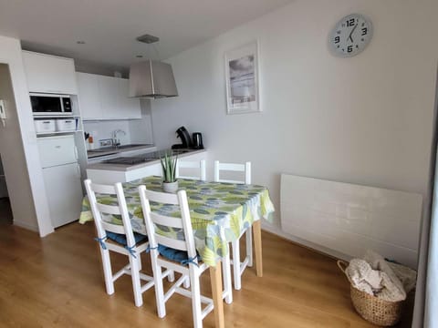Appartement cosy face mer avec balcon et parking privé - FR-1-672-13 Apartment in Hauts-de-France