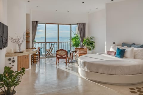 Natural landscape, View (from property/room), Balcony/Terrace, Living room, Seating area, Sea view