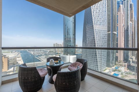 Day, View (from property/room), Balcony/Terrace, Living room, Seating area, City view