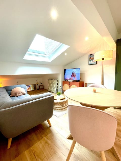 Living room, Photo of the whole room, Seating area