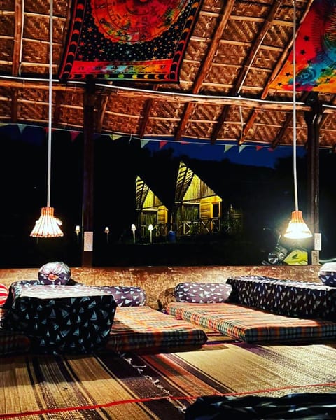Restaurant/places to eat, Night