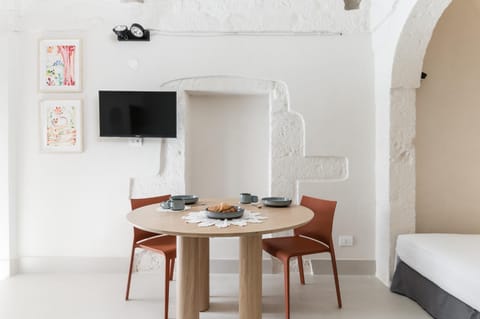 TV and multimedia, Dining area
