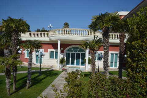 Facade/entrance, Day