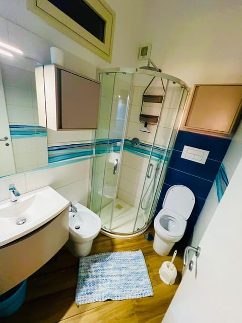 Shower, Bathroom, bidet