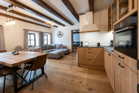 Kitchen or kitchenette, Living room