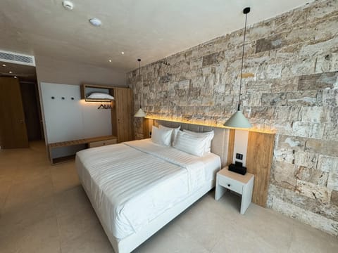 Bed, Coffee/tea facilities, Photo of the whole room, Bedroom, minibar, wardrobe, air conditioner