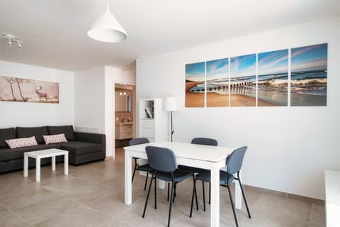 Cama 1 Apartment by Quokka 360 - a one-bedroom apartment in the Moesano valley Apartment in Canton of Grisons