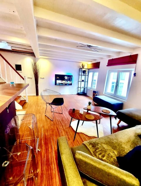 Communal lounge/ TV room, TV and multimedia, Living room, Seating area, Evening entertainment