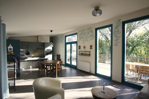 Kitchen or kitchenette, Living room