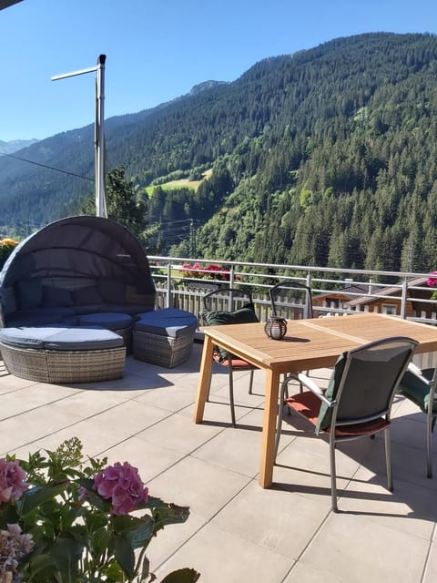 Balcony/Terrace, Mountain view