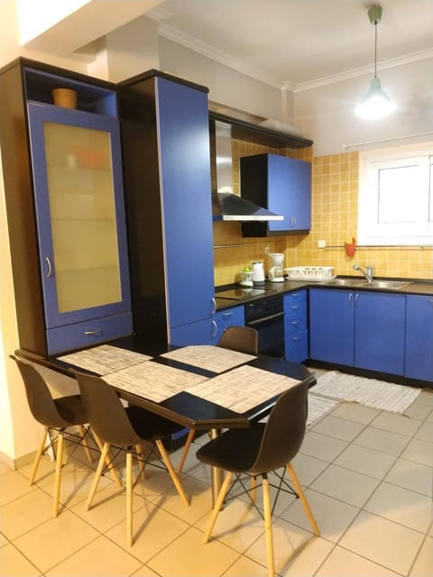 Coffee/tea facilities, Dining area, dishwasher, kitchen