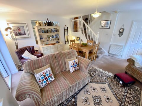 Spacious Two Bedroom House - TM House in Southport