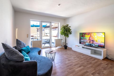 Communal lounge/ TV room, TV and multimedia, Living room, Seating area