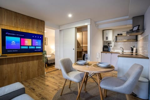 TV and multimedia, Living room, Dining area