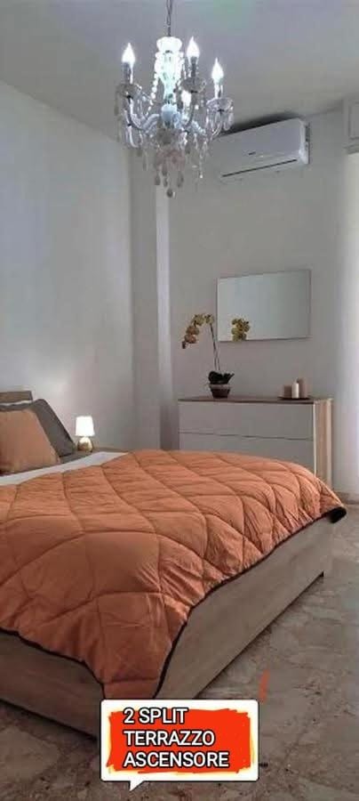Bed, Photo of the whole room, Bedroom, air conditioner